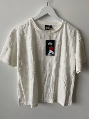 NWT Disney Minnie Mouse White Embossed Bow Tee